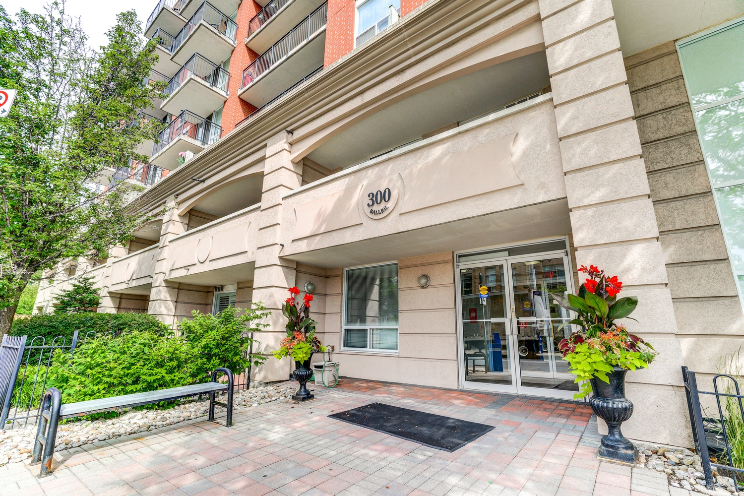 This condo is now sold – congratulations to both the Seller & the Buyers